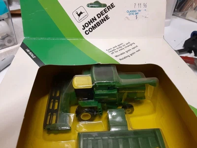 $48 • Buy ERTL 1/80th Scale Diecast John Deere Combine With Movable Corn & Grain Heads
