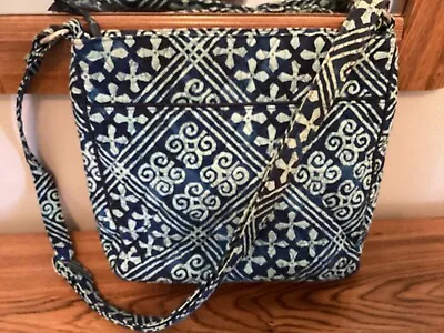 Vera Bradley Mailbag Cross Body In Cuban Tiles Barely Used Roomy Beautiful!! • $19.99