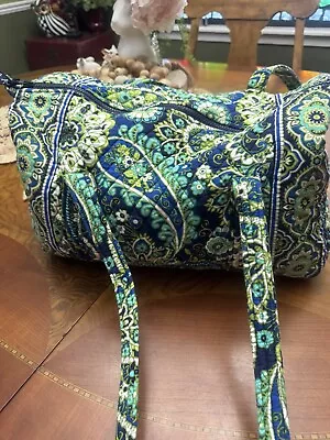 VERA BRADLEY Rhythm & Blues Small 18  Traveler Duffel Blue Green Paisley Zip Euc • $18