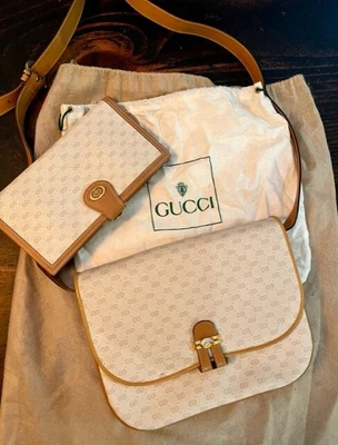 $525 • Buy Vintage Gucci Leather Shoulder Bag With Wallet, Virtually Unused - Tan And Cream