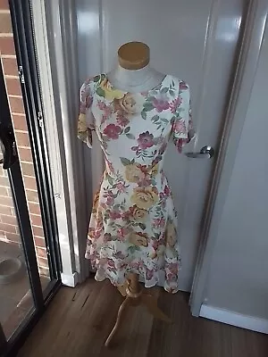 Lovely Review Dress Size 6 Good Con • $9.99