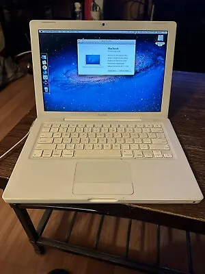 Macbook Apple 13”A1181 Early 2008 CORE2DUO 2GB 120GB SSD PC Notebook Portable • $90