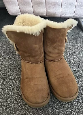 Ugg Chestnut Bailey Button Size 4.5 • £5