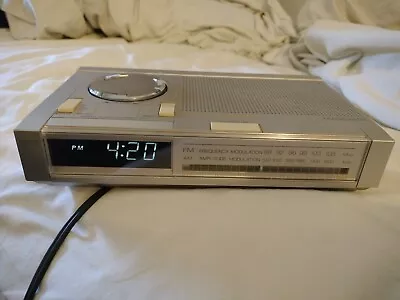 Magnavox Electronic Clock Radio D-3090 2 Band Receiver Slumber Unique Easy Set • $79.99