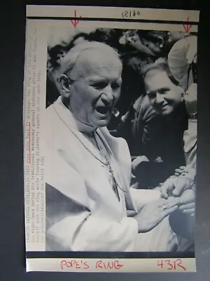 AP Wire Press Photo 1985 Pope John Paul II Vatican Displays Ring Of His Office  • $17