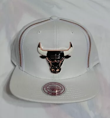 Exclusive Mitchell & Ness Chicago Bulls White & Metal Logo Snapback Side Zippers • $79