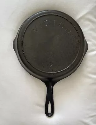 Antique 1905 Griswold Victor Cast Iron Skillet 721 No.7  • $110