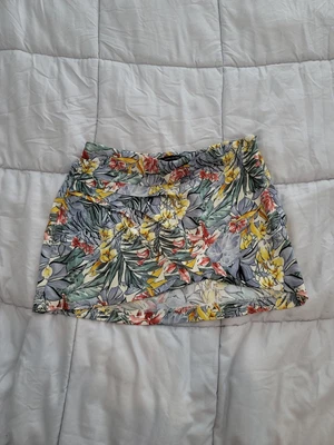 $0.99 • Buy Zara Mini Skirt Sz Medium New