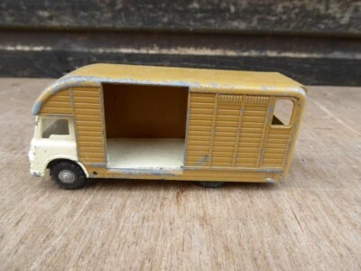 £10 • Buy Budgie Toys Horse Box, No.294