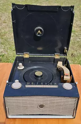 Vintage RCA VICTOR MAGIC BRAIN Portable AM Radio Phonograph Untested PARTS • $179.99