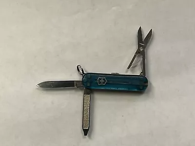 Victorinox Swiss Army Classic SD Signature  Pocket Knife - Sapphire • $14.99