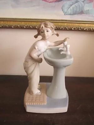  Lladro Spain Porcelain Figurine 4838 Girl At Sink • $75