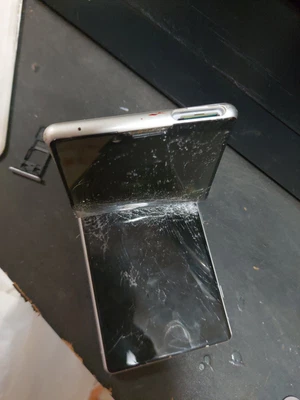 $125 • Buy Broken SONY XPERIA 1 128GB J9110 6.5  White  Android 11 Unlocked NoT WorkinG