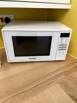 White Panasonic 800W Microwave Model NN-E27JWM • £30