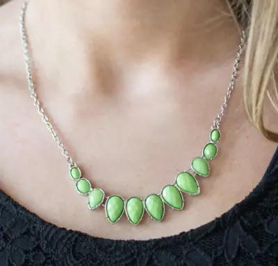 Paparazzi Necklace - Maui Majesty - Green • $5