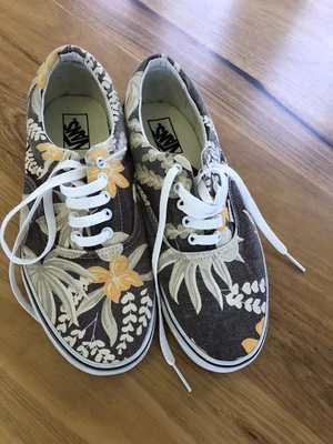 $30 • Buy Vans Van Doren Hawaiian US10