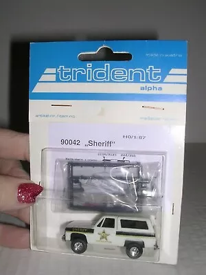 TRIDENT #90042  Chevy Blazer  Sheriff   White   H.O. Scale 1:87 • $24.99