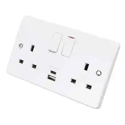 MK LOGIC PLUS 13A 2-GANG DP SWITCHED SOCKET With 2A 2-OUTLET TYPE A USB CHARGE • £10.99