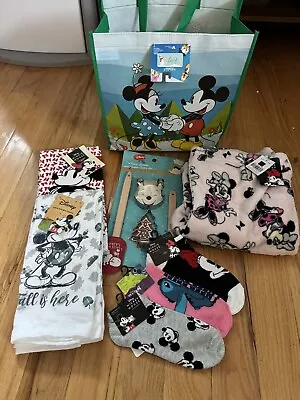 Lot Of 7 Mickey/Minnie Mouse Items. • $15