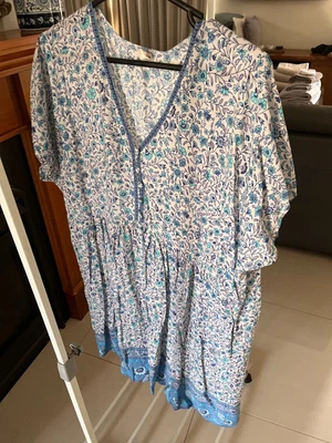 $7.50 • Buy Ada & Lou Blue & White Floral Boho Dress Size L (20) EXCELLENT CONDITION!