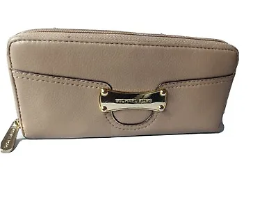  Michael Kors Tan Saratoga Continental Leather Zip Wallet • $45