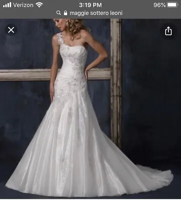 Maggie Sottero Leoni Wedding Dress • $275