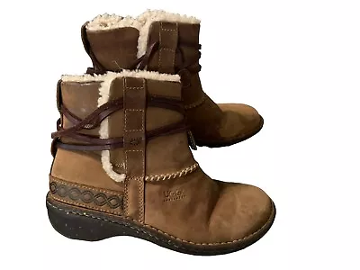 UGG Australia Cove Toast Ankle Boots Beige Leather Fur Lined 5136  Sz 7 • $28.50