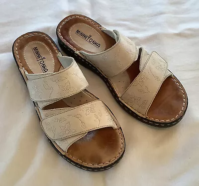 Minnetonka Beige Embossed Leather Slides Womens Size 9 • $21.25