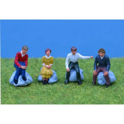 P&D Marsh Sitting People (Painted Figures) OO Gauge • £10.99