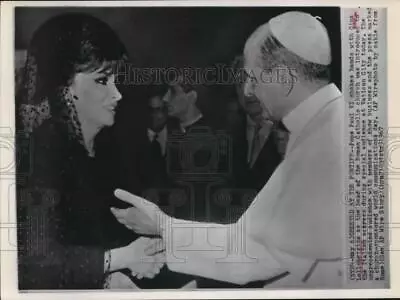 1967 Press Photo Pope Paul VI Shakes Hands With Gina Lollobrigida At Vatican • $19.99