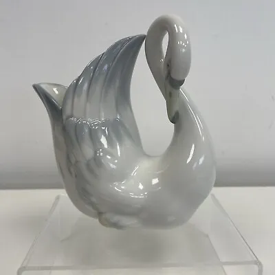 Zaphir Porcelain Swan Figurine • £30