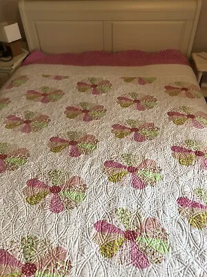 £55 • Buy Kingsize Quilted Bedspread Throw. Patchwork Design With Pink Boarder.