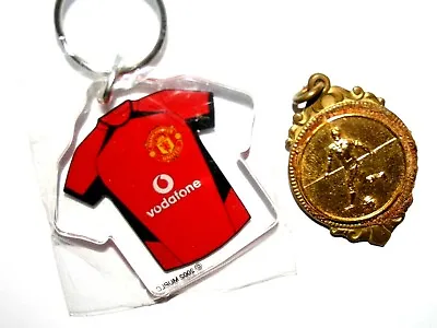 £5.45 • Buy Manchester United Ferdinand No. 6 Keyring & Vintage 1965 Golden Football Medal