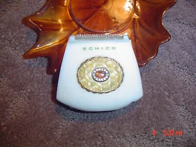 VINTAGE LADY SCHICK CROWN JEWEL MODEL 110 ELECTRIC RAZOR SHAVER  USA No Cord • $4.99