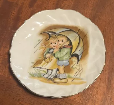 Vintage Wall Hanging Mini 4  Decorative Plate CHILDREN Rain UMBRELLA Gold Trim • $10