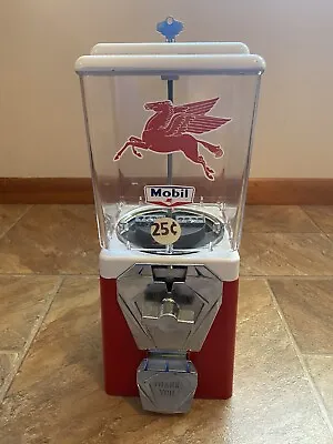 MOBIL Flying Horse Gas & Oil Bubblegum Machine--25 Cent-A & A Brand--works + Key • $90