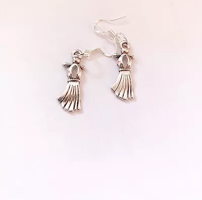 Marilyn Monroe Dress Hook Drop Dangle Earrings • $3.72