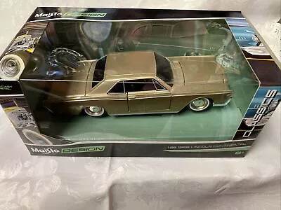 Lincoln Continental Restomod Gold V8 1966 Maisto 1:24 1:26 Scale Model Car 32531 • £29.95