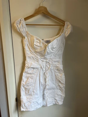 £20 • Buy Oh Polly White Corset Milkmaid Sleeve Dress