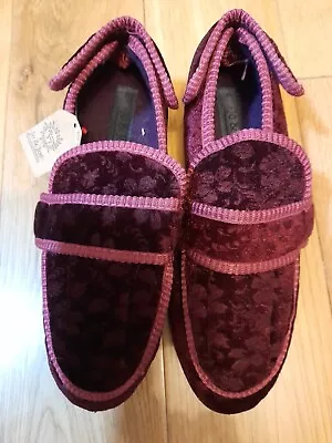 Ladies Touch And Close Easy Fit Multiway Slipper In Burgandy • £8.49