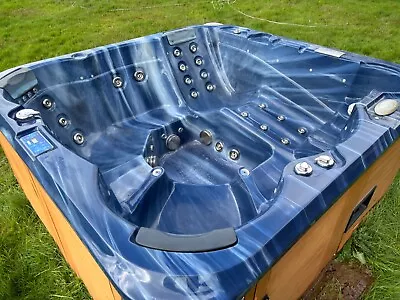 Hot Tub Spar - 6 Person With Lounger Seen Working • £1200