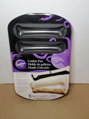 $27.99 • Buy Wilton 5 Cavity Dog Bone Shape Cookie Cake Pan #2105-0260 Non-Stick, NEW SEALED!