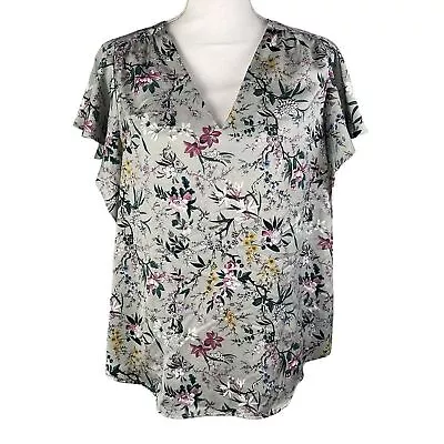 H&M Short Sleeve Flutter Sleeve Floral V Neck Blouse Gray Size 8 Lightweight • $14