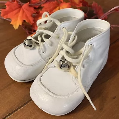 Vintage Baby Beaver Shoes Trainers White Leather Infant Size 3 Bells Tie Lace Up • $13.95