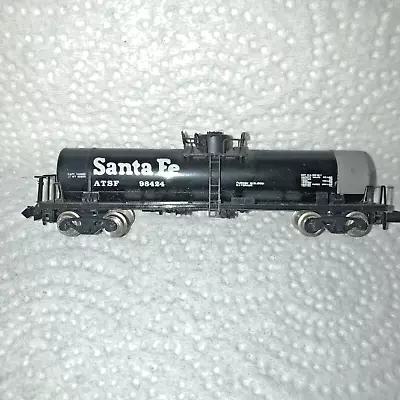 Kato 808 Single Dome Tank Car UTLX #98424 Tanker N-Scale Railroad • $13.33