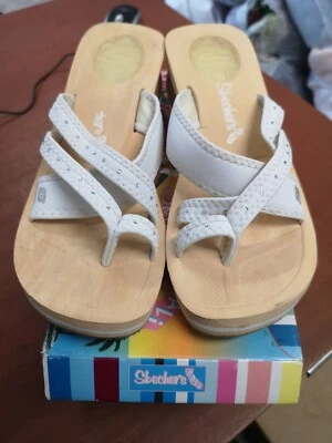 £9.80 • Buy Ladies Skechers Slippers Size 5