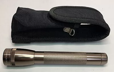 Maglite Mini 2 X AA Alkaline Flashlight M2A11H W/ Carry Case • $11