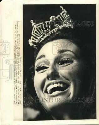 1972 Press Photo Mae Beth Cormany Crowned Miss Texas In Forth Worth - Hcw06247 • $12.99