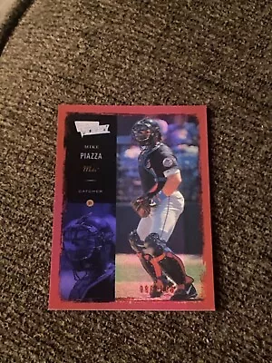 Mike Piazza 2000 Ultimate Victory Parallel #72 66/100 • $100