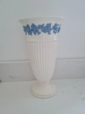 £44.99 • Buy HUGE WEDGWOOD OF ETRURIA AND BARLASTON EMBOSSED QUEENS WARE VASE 28CM Blue